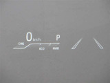 カラーヘッドアップディスプレイ付き。少ない視線移動で情報を確認できるので、運転の疲労軽減に繋がりますよ♪