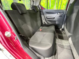 後部座席も気になるようなキズ・汚れやへたり等、大きなダメージはなく、良好な状態です。