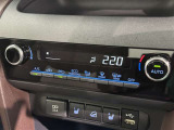 オートエアコン付きなので一度、気温を設定すれば自動的に過ごし易い温度に調整してくれますよ。 車内をいつでも快適空間にしてくれます。