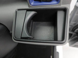 【カップホルダー】エアコン吹き出し口下部に設置されていますので使いやすさバッチリ!運転席から手の届くちょうどの位置です!