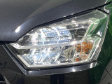 【LEDヘッドライト】悪天候や夜間走行時も良好な視界を確保し安心して運転できる高輝度LEDヘッドライトを装備!点灯速度が早く、消費電力も抑えられています。