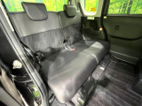 後部座席も気になるようなキズ・汚れやへたり等、大きなダメージはなく、良好な状態です。