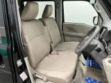【フロントシート】さまざまな体格の方が快適に運転ができるよう配慮したシートになっております。