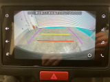 【バックモニター】ガイドライン表示機能付きバックカメラ装着車です。バックでの駐車時など後方の安全確認ができて安心安全です♪