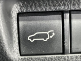 【パワーバックドア】スマートキーや運転席のボタンを押すだけでリアゲートが自動で開閉します!荷物を持っている時や、高い位置にあるバックドアを閉める際に便利な機能です♪