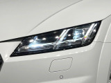 ●LEDヘッドライト:夜間走行時も良好な視界を確保し安心して運転できる高輝度LEDヘッドライトを装備!点灯速度が早く、消費電力も抑えられています。