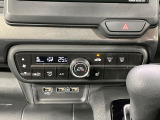 【シートヒーター】寒い日に重宝するシートヒーター!エアコンより早く温まってくれるので寒がりの人も安心ですね♪エアコンの温風は乾燥するから苦手、という方にもをおすすめです。