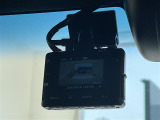 【ドライブレコーダー】映像・音声などの運転中の記録を残します。事故などを起こした起こされた時の証拠になりえますので、もしも時でも安心ですね。