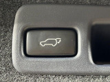 【パワーバックドア】スマートキーや運転席のボタンを押すだけでリアゲートが自動で開閉します!荷物を持っている時や、高い位置にあるバックドアを閉める際に便利な機能です♪