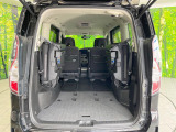 普段のお買い物や通勤、送迎等に十分な荷室スペースを確保しております。セカンドシートを倒すと、大きな荷物の積載も可能です♪