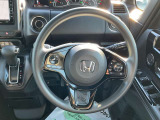 ステアリングにはホンダセンシング操作スイッチ、オーディオ操作スイッチが配置されています♪