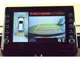 パノラミックビューモニター付きです。車両を上から見たような映像をディスプレイオーディオ画面に表示。運転席からの目視だけでは見にくい、車両周辺の状況をリアルタイムでしっかり確認できます。