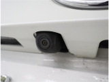 バックカメラが付いているので後方確認が非常にしやすいです。今や運転初心者も熟練者も必須装備!ついていて損はないですね♪