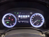 とっても見やすいメーターです。夜間時はラグジュアリーな気分にさせてくれる照明が魅力ですので、夜のドライブも楽しみになりますよ♪