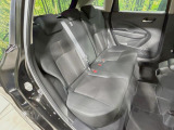 後部座席も気になるようなキズ・汚れやへたり等、大きなダメージはなく、良好な状態です。
