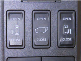 両側電動スライドドアを装備しております。
