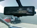 インテリジェントルームミラーも小型で見やすくなってます。