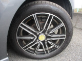 アルミホイールを装備しております。