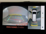 パノラミックビューモニター付きです。車両を上から見たような映像をモニター画面に表示。運転席からの目視では見にくい、車両周辺の状況をリアルタイムでしっかり確認できます。