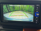 【バックカメラ】駐車時に後方がリアルタイム映像で確認できます。大型商業施設や立体駐車場での駐車時や、夜間のバック時に大活躍!運転スキルに関わらず、今や必須となった装備のひとつです!