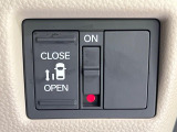 【パワースライドドア】スマートキーや運転席のスイッチでスライドドアの開閉が可能♪電動だから力を入れてドアを開ける必要が無く、小さいお子様でも、重い荷物を持っている時もラクに開け閉めできます♪
