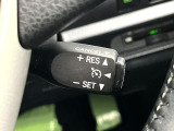 【クルーズコントロール】高速道路もラクラク走行。アクセルを離しても一定速度で走行ができ、長距離運転時の負担を軽減!加速・減速も簡単なスイッチ操作で調整できます。