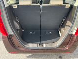 普段のお買い物に十分な広さのラゲッジスペースです。リアシートを倒せば大きな荷物も載せられます。