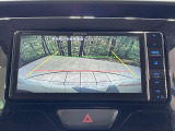 【バックカメラ】駐車時に後方がリアルタイム映像で確認できます。大型商業施設や立体駐車場での駐車時や、夜間のバック時に大活躍!運転スキルに関わらず、今や必須となった装備のひとつです!