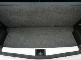 内張り、カーペットに目立つ傷はありません