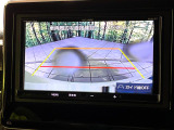 【バックカメラ】駐車時に後方がリアルタイム映像で確認できます。大型商業施設や立体駐車場での駐車時や、夜間のバック時に大活躍!運転スキルに関わらず、今や必須となった装備のひとつです!