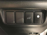 パワーバックドア付き。運転席から離れることなく車両後方のバックドアを自動で開閉できます。