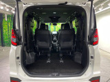 普段のお買い物や通勤、送迎等に十分な荷室スペースを確保しております。セカンドシートを倒すと、大きな荷物の積載も可能です♪