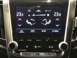 左右独立温度コントロールフルオートエアコンです。運転席、助手席それぞれで独立して温度設定ができます。冷え性の方が乗っても安心ですね♪