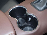 運転席にもカップホルダーがございます。