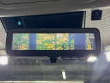 【デジタルインナーミラー】後席の大きな荷物や同乗者で後方が確認しづらい時でも安心!カメラが撮影した車両後方の映像をルームミラー内に表示。クリアな視界で状況の確認が可能です!