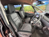 運転席シート廻りは使用感も少なく、良好な状態となっています。丁寧に使われていたことがよくわかりますね。