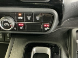 運転席/助手席シートヒーターで寒い日もすぐに温かくなり快適に過ごせます。2段階の温度調整が可能です