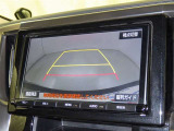 バックモニターも装備しております。バックギアに入れるとナビ画面に車の後方が映し出されます。これで後方確認も安心!