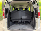 普段のお買い物や通勤、送迎等に十分な荷室スペースを確保しております。セカンドシートを倒すと、大きな荷物の積載も可能です♪