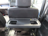 運転席シート後ろにはテーブルがありますよ^^