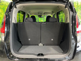 普段のお買い物や通勤、送迎等に十分な荷室スペースを確保しております。セカンドシートを倒すと、大きな荷物の積載も可能です♪
