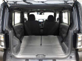 リヤシートを両方倒せば大きな荷物も車載可能です♪
