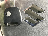 【キーレス】少し離れた場所からでもボタン一つでドアの開錠・施錠ができるのでとっても便利!ドアの鍵穴周りに傷をつけることもありません♪