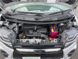 エンジンルームの画像です。店舗にて現車の確認もいただけますので、お電話で在庫のご確認の上是非ご来店くださいませ!!!ワクワクするクルマ選びをご提案します!