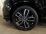 純正18インチアルミホイール装備です☆タイヤ4本交換済です♪