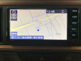 純正ナビを装備。タッチパネル式で使いやすく、お出かけもラクラクです。