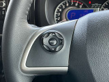 ステアリングにオーディオの音量操作機能が付いていますのでとっても便利!