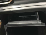 グローブボックス。