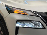 【LEDヘッドライト】悪天候や夜間走行時も良好な視界を確保し安心して運転できる高輝度LEDヘッドライトを装備!点灯速度が早く、消費電力も抑えられています。