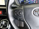ステアリングスイッチ付き。前方から目を離すことなく操作することが可能です。